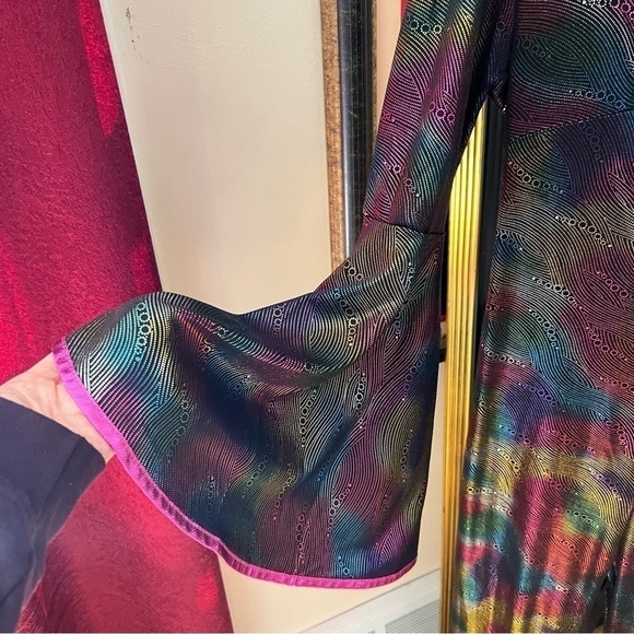 Costume USA: 70's Metallic Rainbow Bell Bottom, Bell Sleeve Front Zip Jumpsuit - Picture 5 of 10